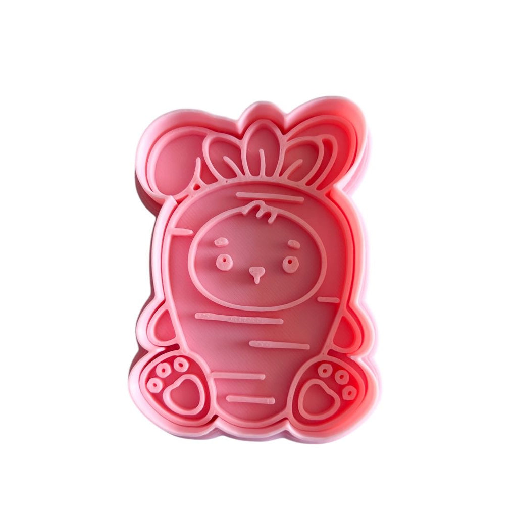 Cortador y sello de galleta Conejo disfrazado de Zanahoria pascua para fondant reposteria, galletas, masa fria y manualidades.