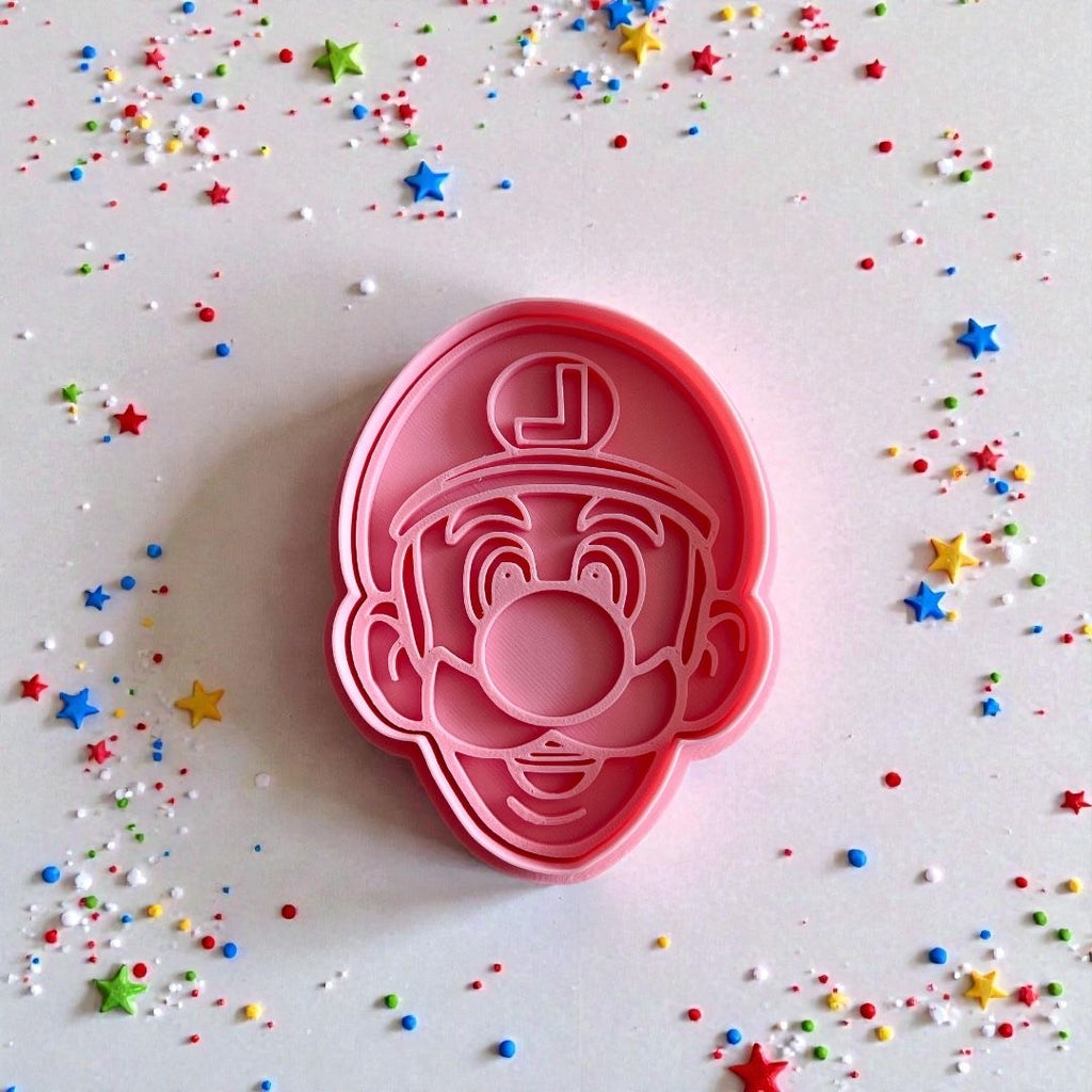 Cortador y sello de galleta Luigi de Mario Pelicula para fondant reposteria, galletas, masa fria y manualidades.