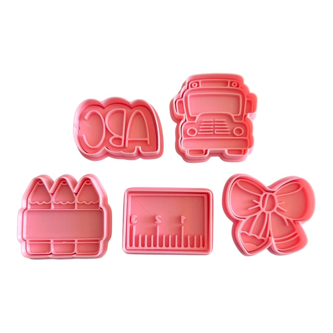 Cortadores y sellos de galletas Set de 5 figuras de KIT Escolar, lapiz, tijera de 5cm para fondant reposteria, galletas, masa fria y manualidades.