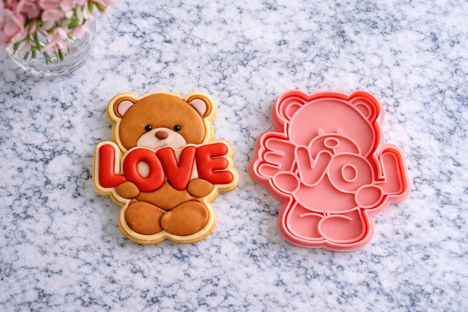 Cortador y sello de galleta osito love amor y amistad para fondant reposteria, galletas, masa fria y manualidades.