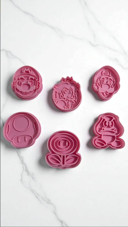 Cortadores y sellos de galletas, Set de 6 figuras de Mario de pelicula tematica 5cm para fondant, reposteria, galletas, masa fria y manualidades.