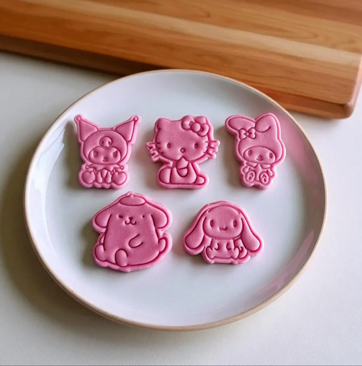 Cortadores y sellos de galletas, Set de 5 figuras de Anime Kawaii Gata Kitty 5cm para fondant, reposteria, galletas, masa fria y manualidades.