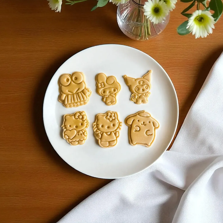 Cortadores y sellos de galletas, Set de 6 figuras de Anime Kawaii Gata Kitty 6cm para fondant, reposteria, galletas, masa fria y manualidades.