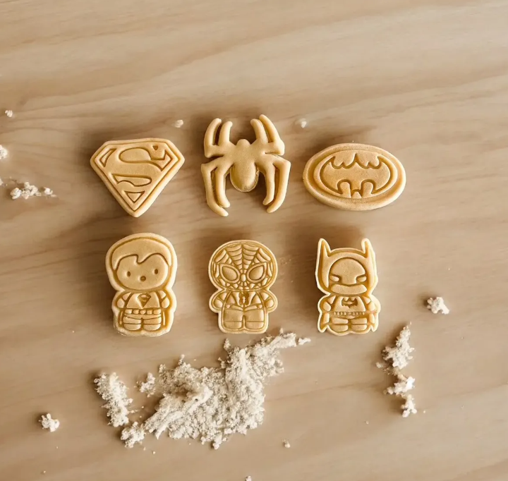Cortadores y sellos de galletas, Set de 6 figuras de Superheroe, 6cm para fondant reposteria, galletas, masa fria y manualidades