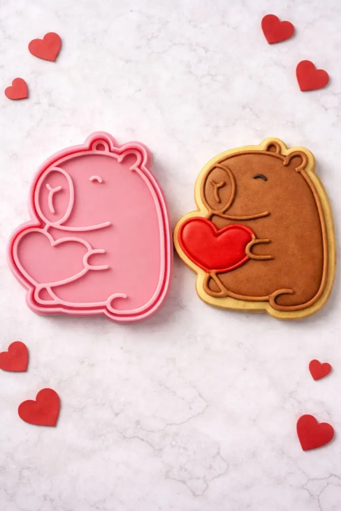Cortador y sello de galleta Capibara enamorado para fondant reposteria, galletas, masa fria y manualidades.