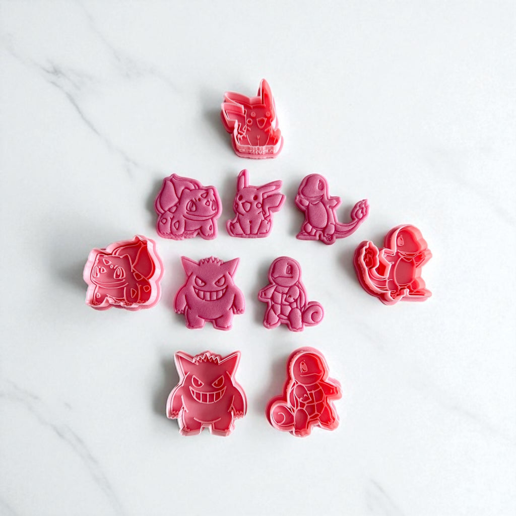 Cortadores y sellos de galletas, Set de 5 figuras de Anime de pelicula tematicos 5cm para fondant, reposteria, galletas, masa fria y manualidades.