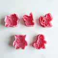 Cortadores y sellos de galletas, Set de 5 figuras de Anime de pelicula tematicos 5cm para fondant, reposteria, galletas, masa fria y manualidades.