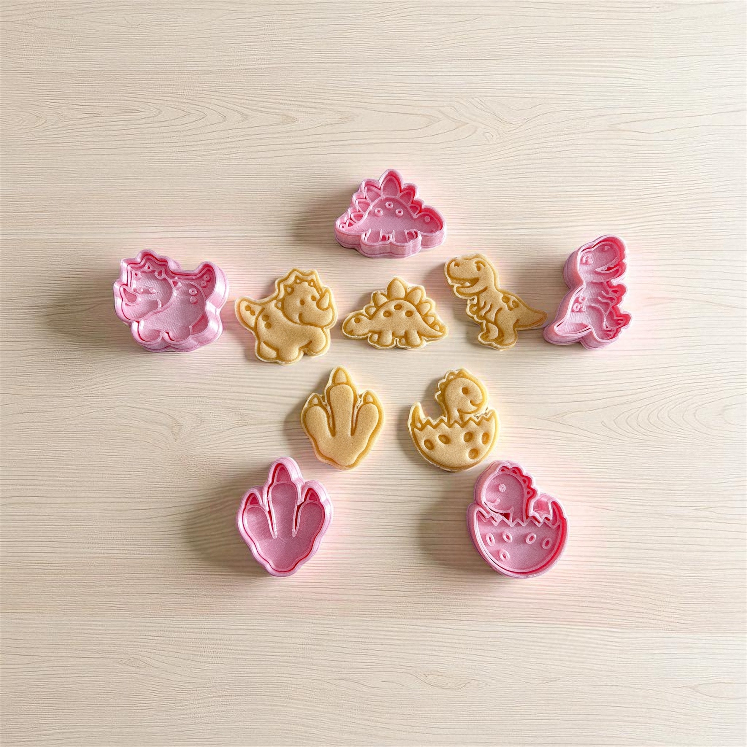 Cortadores y sellos de galletas, Set de 5 figuras de Dinosaurios, 5cm para fondant reposteria, galletas, masa fria y manualidades.