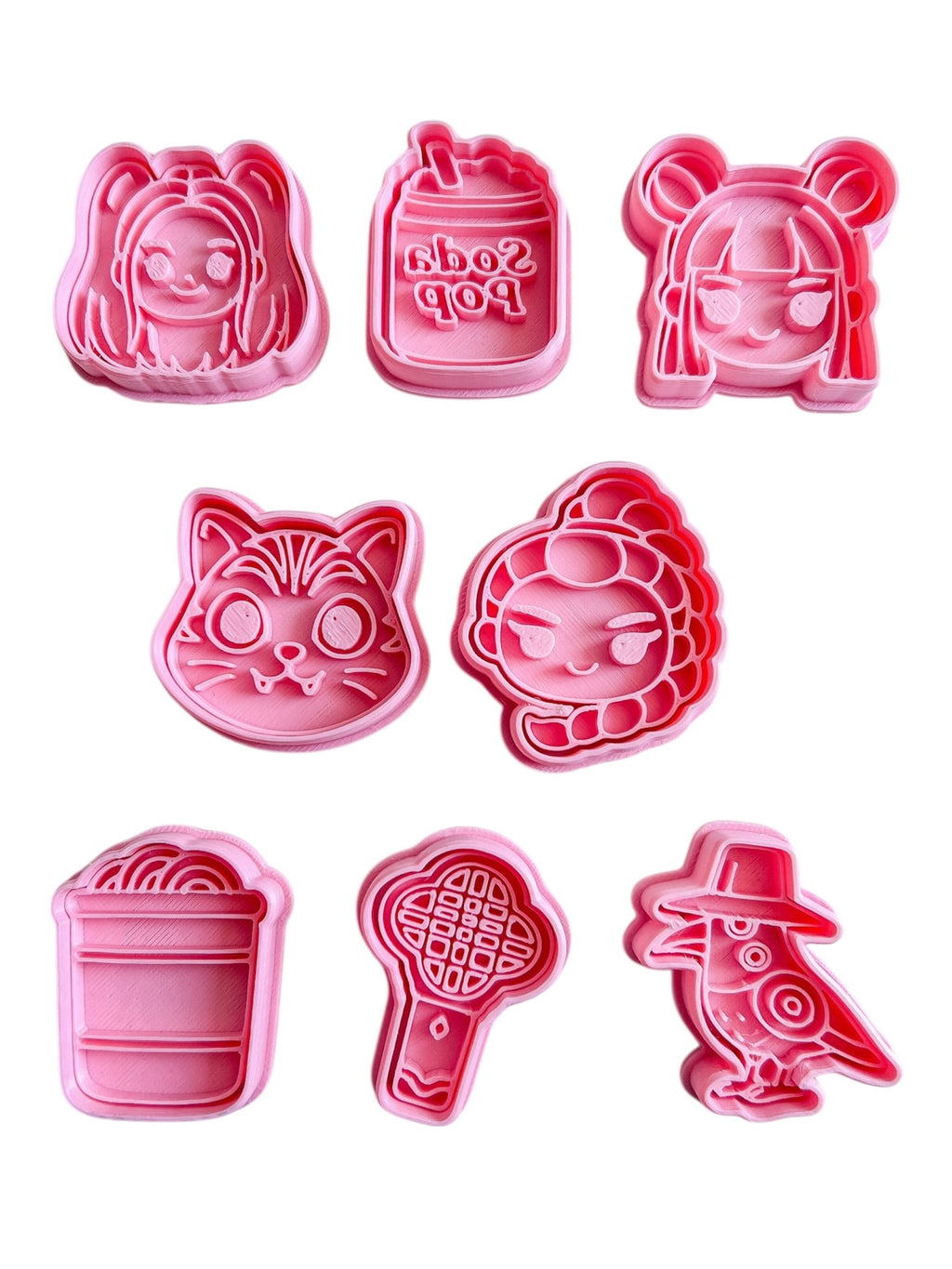 Cortadores y sellos de galletas Set de 8 figuras de Las Guerreras De Kpop 5cm para fondant, masa fria, manualidades y galletas.