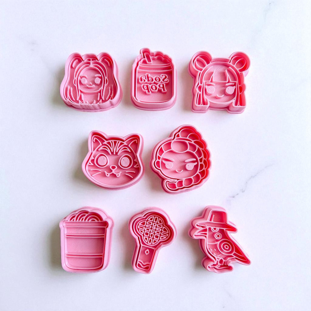 Cortadores y sellos de galletas Set de 8 figuras de Las Guerreras De Kpop 5cm para fondant, masa fria, manualidades y galletas.