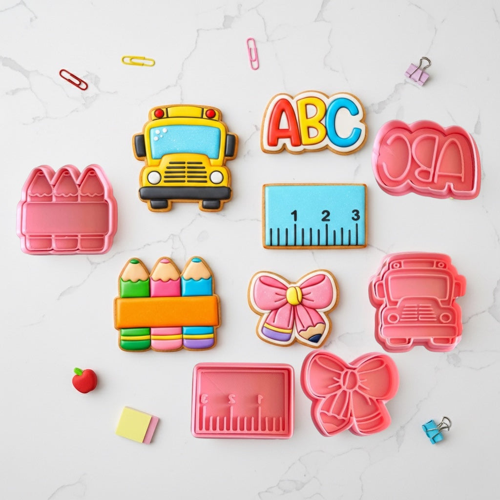Cortadores y sellos de galletas Set de 5 figuras de KIT Escolar, lapiz, tijera de 5cm para fondant reposteria, galletas, masa fria y manualidades.