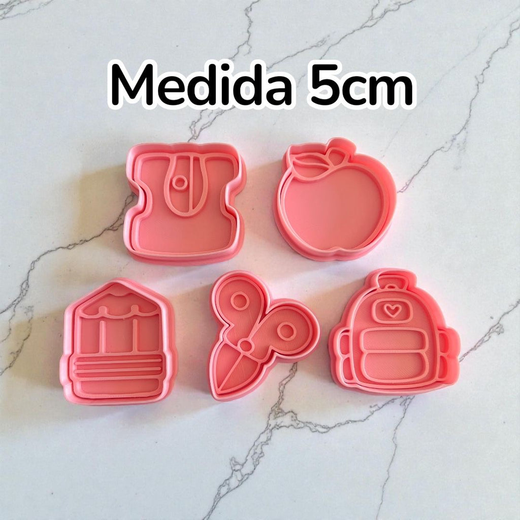 Cortadores y sellos de galletas Set de 5 figuras de KIT Escolar, lapiz, tijera de 5cm para fondant reposteria, galletas, masa fria y manualidades.