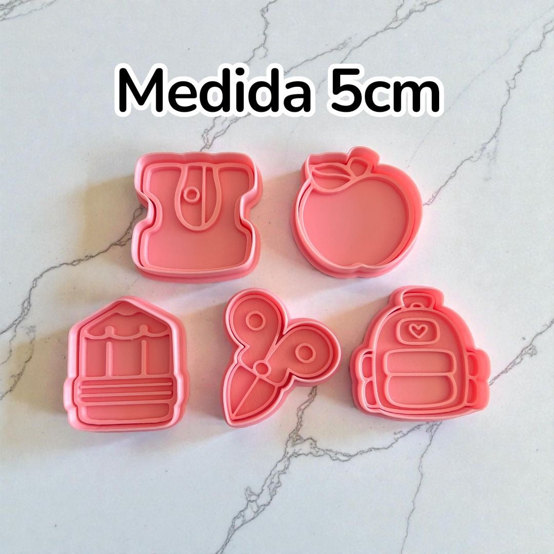 Cortadores y sellos de galletas Set de 5 figuras de KIT Escolar, lapiz, tijera de 5cm para fondant reposteria, galletas, masa fria y manualidades.