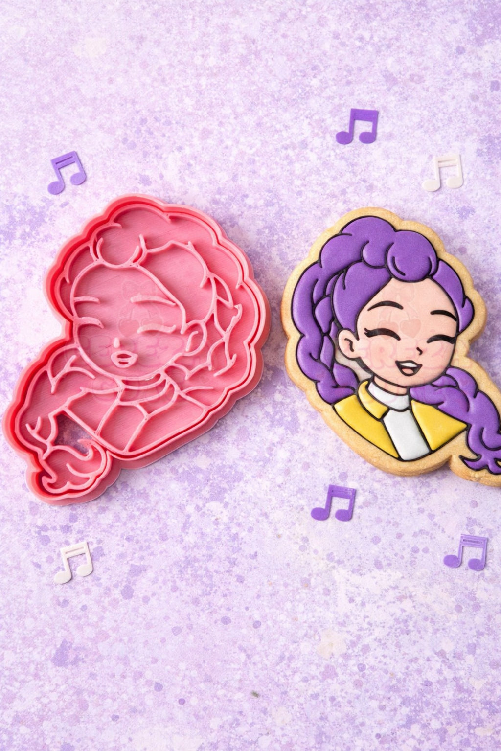 Cortador y sello de galleta Kpop RUMI para fondant reposteria, galletas, masa fria y manualidades.