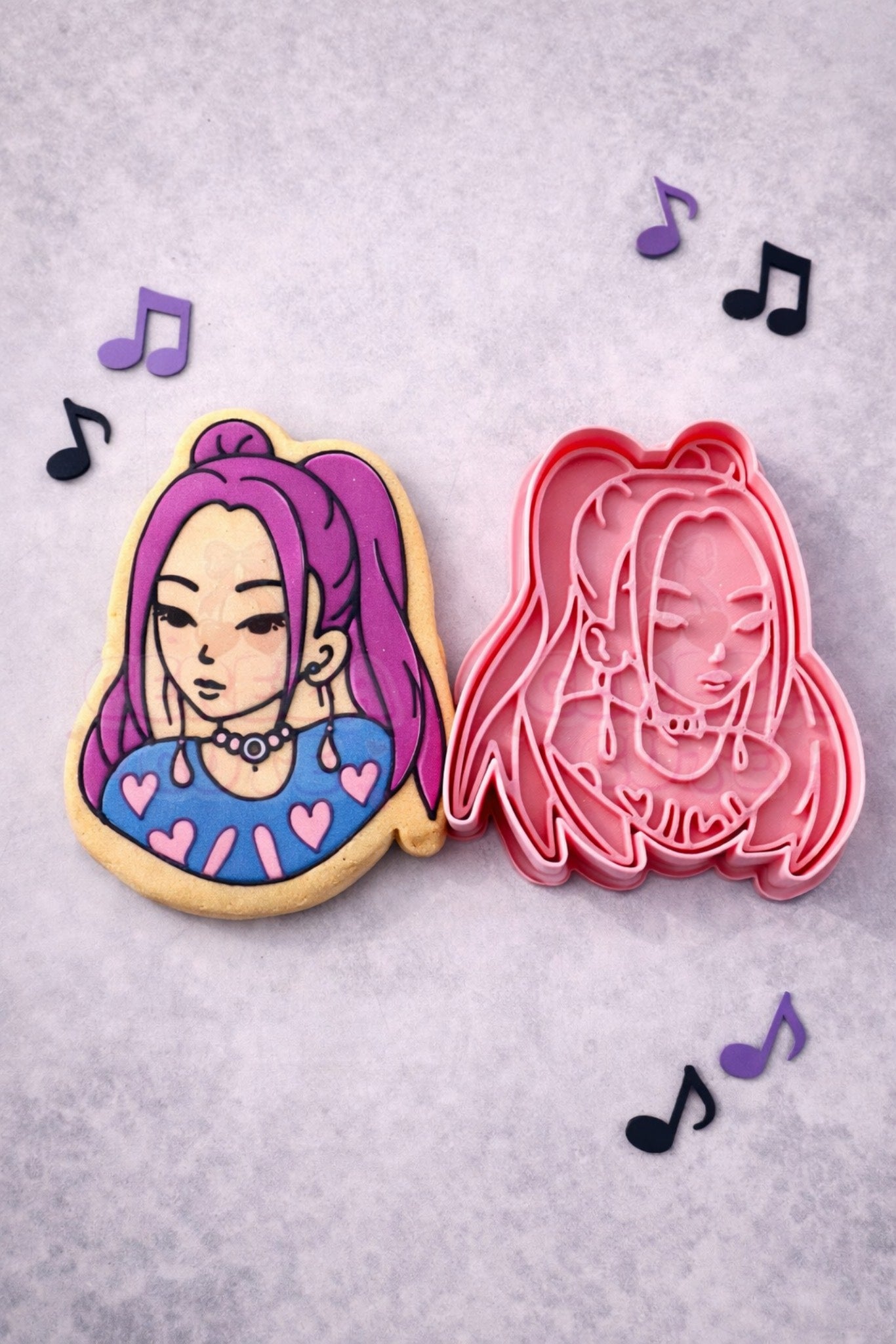 Cortador y sello de galleta Kpop MIRA para fondant reposteria, galletas, masa fria y manualidades.